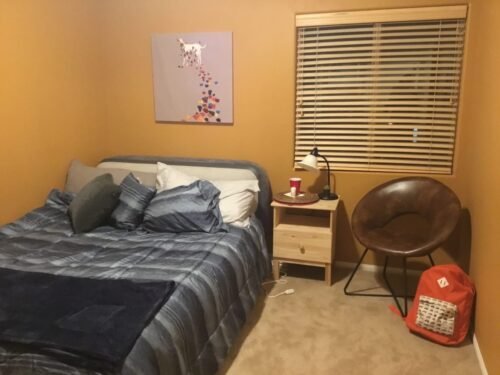 Intex 64447ED Dura-Beam Deluxe Ultra Plush Air Mattress with Headboard: Fiber-Tech – Queen Size – Built-in Electric Pump – 18in Bed Height – 600lb Weight Capacity photo review