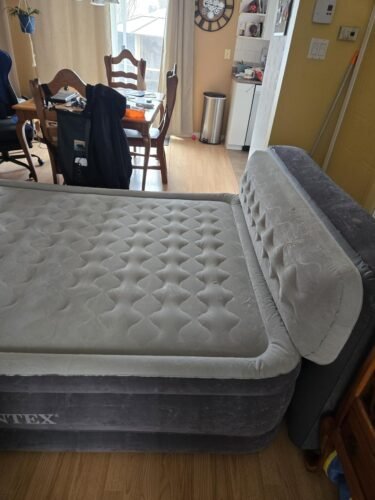 Intex 64447ED Dura-Beam Deluxe Ultra Plush Air Mattress with Headboard: Fiber-Tech – Queen Size – Built-in Electric Pump – 18in Bed Height – 600lb Weight Capacity photo review