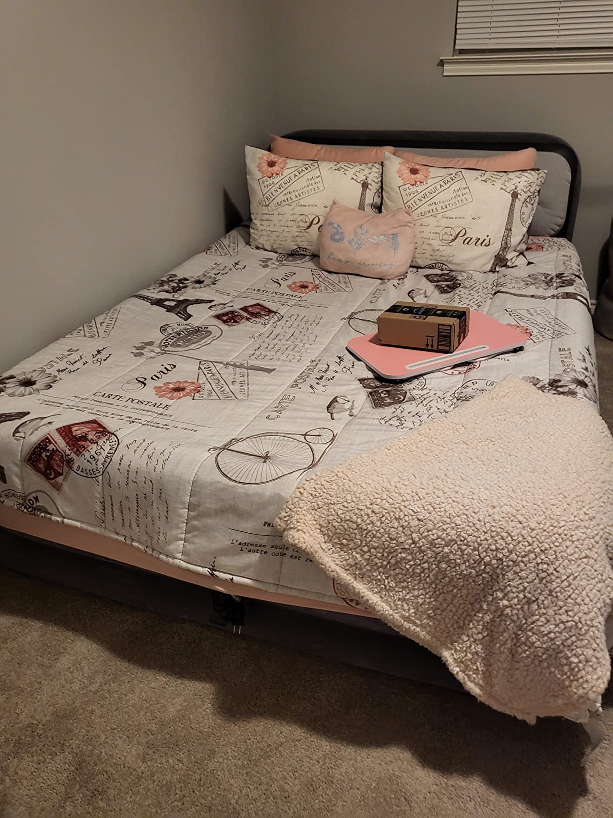 Intex 64447ED Dura-Beam Deluxe Ultra Plush Air Mattress with Headboard: Fiber-Tech – Queen Size – Built-in Electric Pump – 18in Bed Height – 600lb Weight Capacity photo review