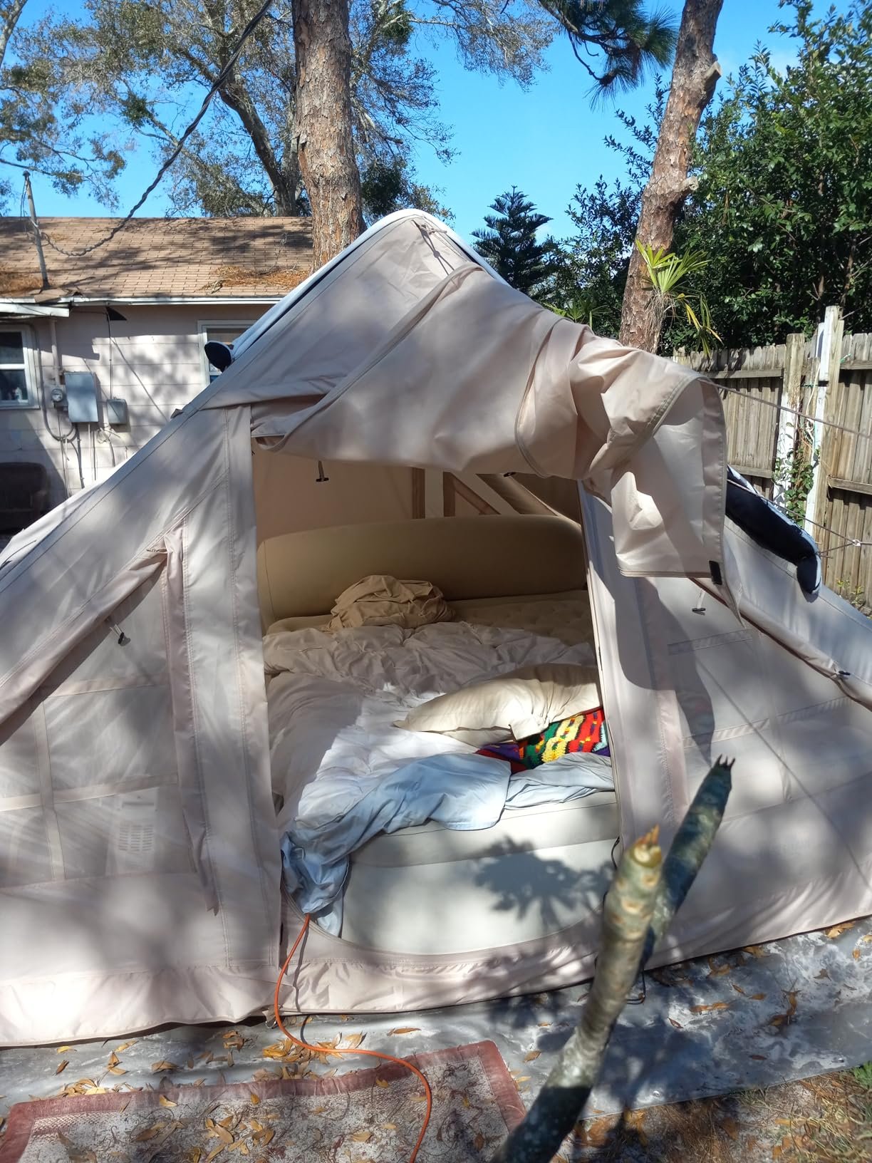 Intex 64447ED Dura-Beam Deluxe Ultra Plush Air Mattress with Headboard: Fiber-Tech – Queen Size – Built-in Electric Pump – 18in Bed Height – 600lb Weight Capacity photo review