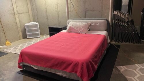 Intex 64447ED Dura-Beam Deluxe Ultra Plush Air Mattress with Headboard: Fiber-Tech – Queen Size – Built-in Electric Pump – 18in Bed Height – 600lb Weight Capacity photo review