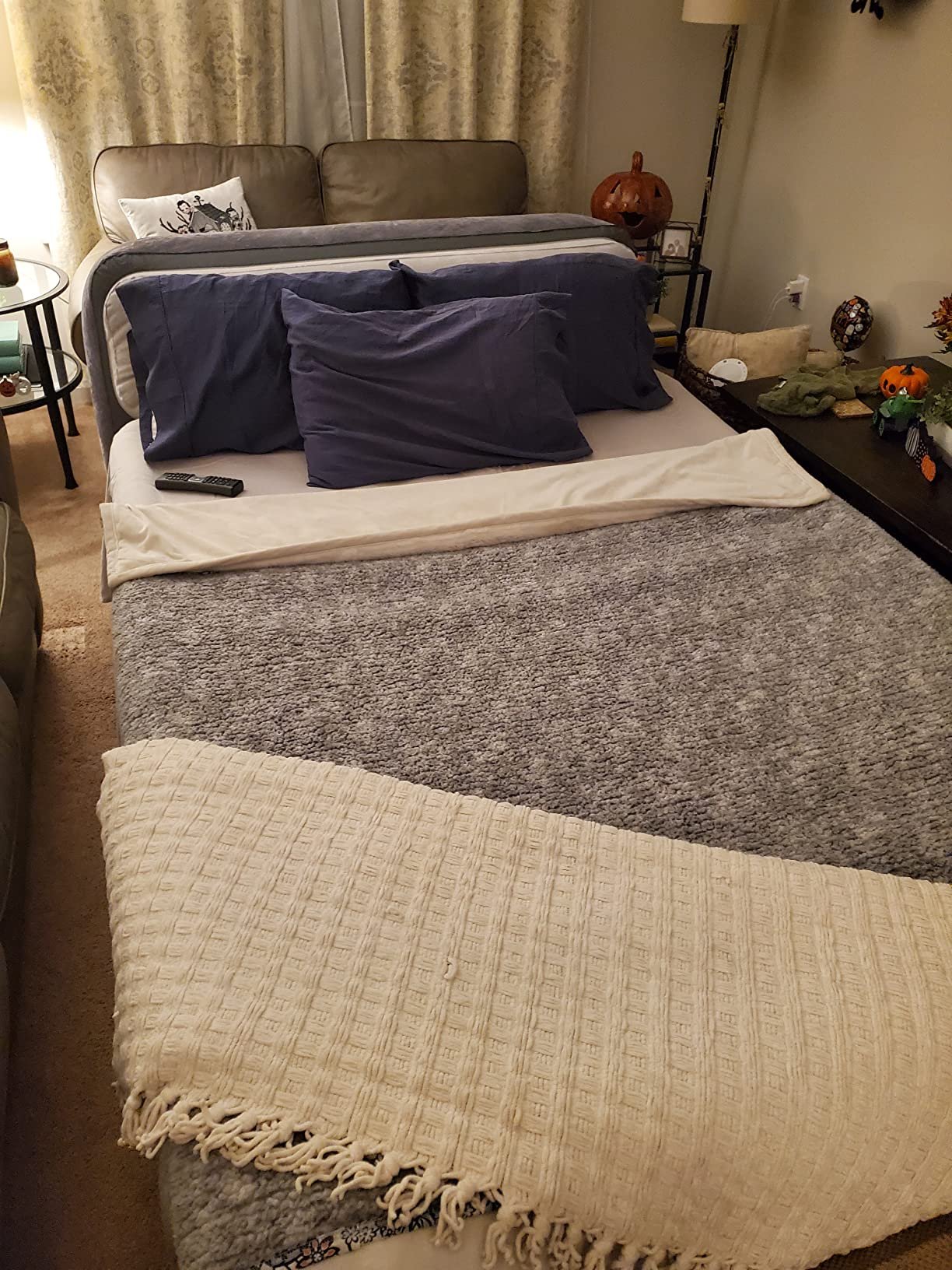 Intex 64447ED Dura-Beam Deluxe Ultra Plush Air Mattress with Headboard: Fiber-Tech – Queen Size – Built-in Electric Pump – 18in Bed Height – 600lb Weight Capacity photo review