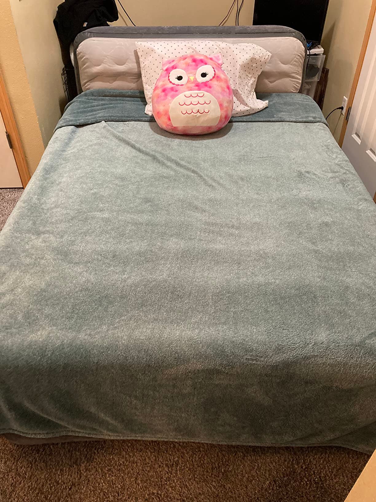 Intex 64447ED Dura-Beam Deluxe Ultra Plush Air Mattress with Headboard: Fiber-Tech – Queen Size – Built-in Electric Pump – 18in Bed Height – 600lb Weight Capacity photo review