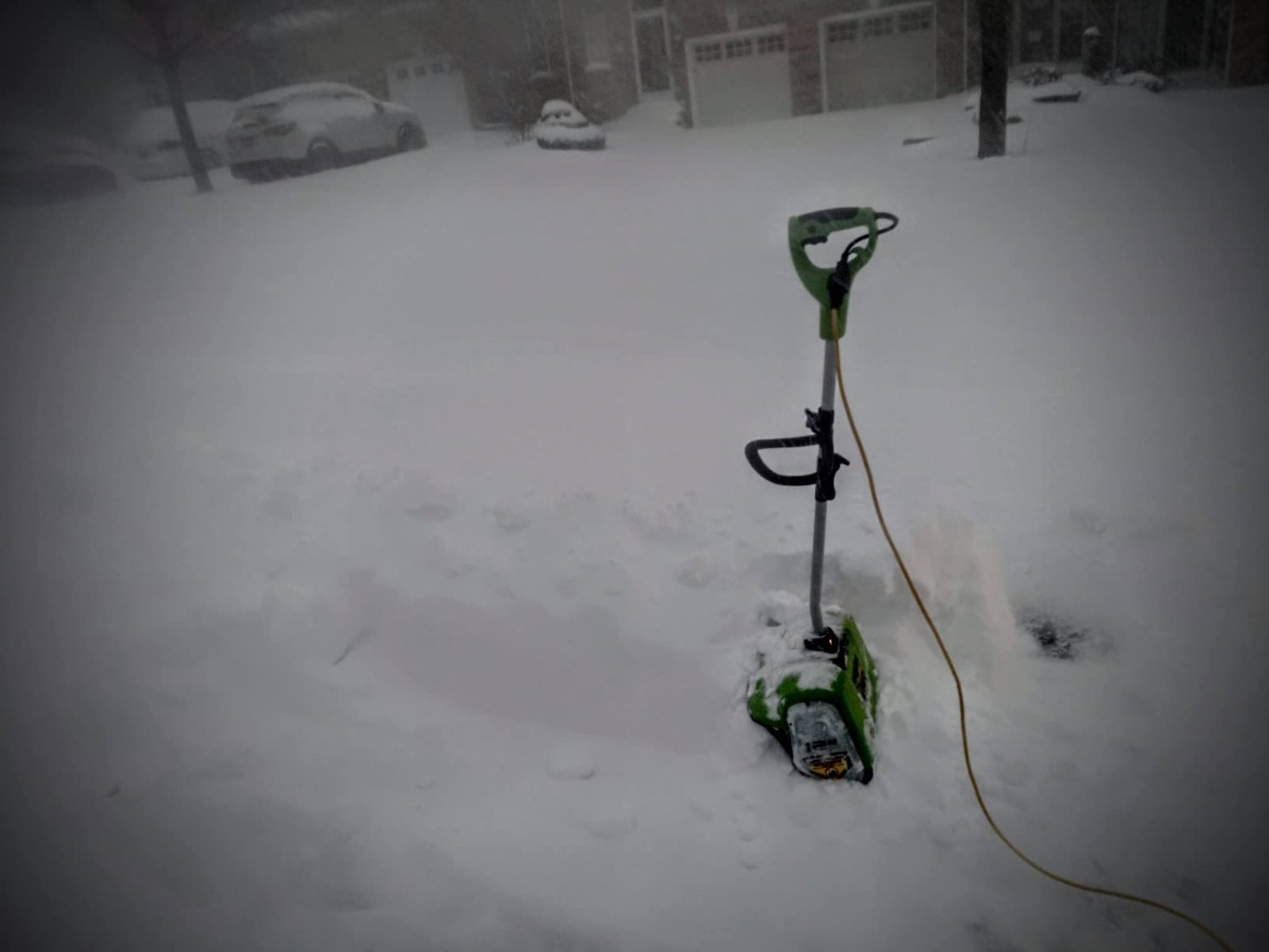 Greenworks 8 Amp 12-Inch Electric Corded Snow Shovel. 20ft Throwing Distance. 12 Wide & 6 Deep Clearing. 300Lbs/Min Snow Thrower Blower Removal Tool for Patio/Driveway/Steps/Sidewalk/Winter Storm photo review