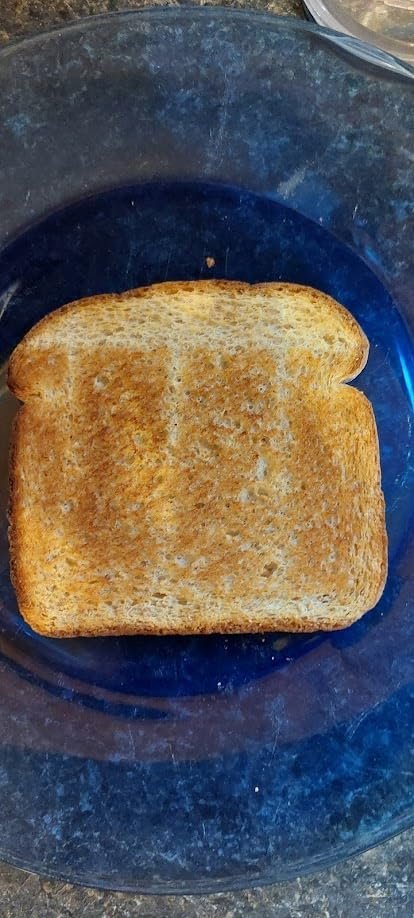 bella 2 Slice Slim Toaster. Fits-anywhere™ Kitchenware. 6 Setting Shade Control with Reheat & Cancel Buttons. Fits sourdough. 10 Long Slot. Anti Jam & Auto Shutoff. 900 Watt. Oatmilk photo review