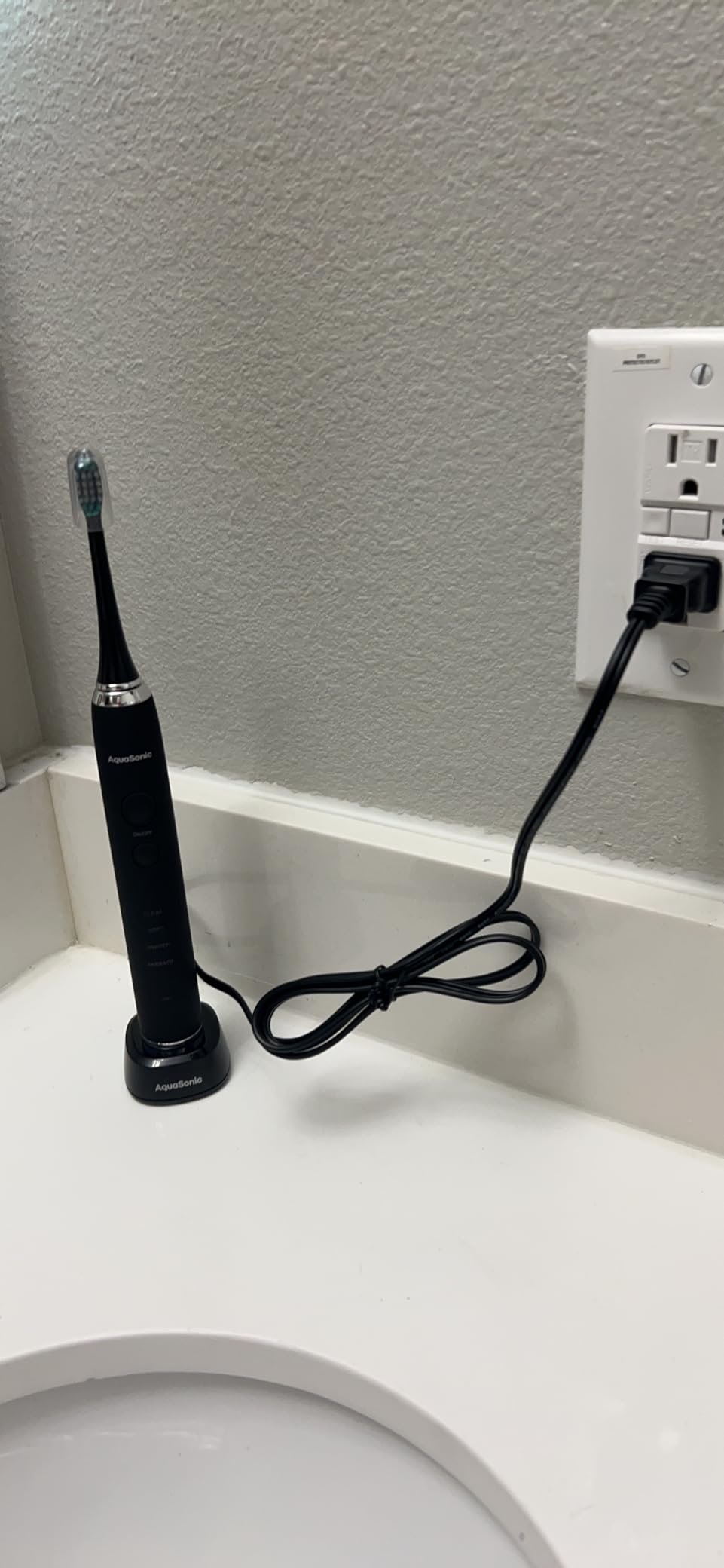Aquasonic Black Series Ultra Whitening Toothbrush – ADA Accepted Electric Toothbrush- 8 Brush Heads & Travel Case – 40.000 VPM Electric Motor & Wireless Charging - 4 Modes w Smart Timer photo review