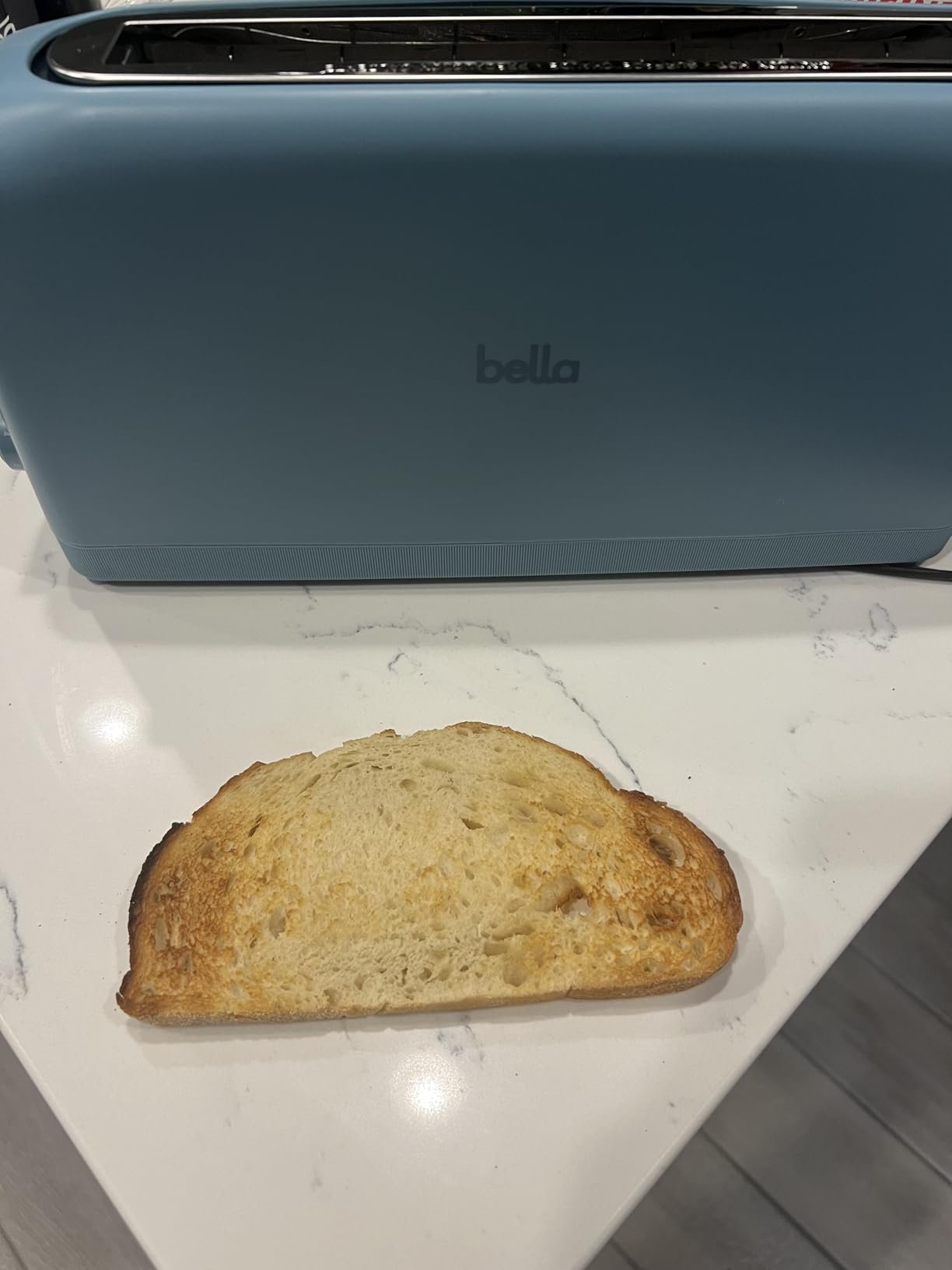 bella 2 Slice Slim Toaster. Fits-anywhere™ Kitchenware. 6 Setting Shade Control with Reheat & Cancel Buttons. Fits sourdough. 10 Long Slot. Anti Jam & Auto Shutoff. 900 Watt. Oatmilk photo review