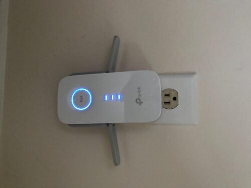 TP-Link WiFi Extender with Ethernet Port. Dual Band 5GHz/2.4GHz. Up to 44% More Bandwidth Than Single Band. Covers Up to 1200 Sq.ft and 30 Devices. Signal Booster Amplifier Supports OneMesh(RE220) photo review