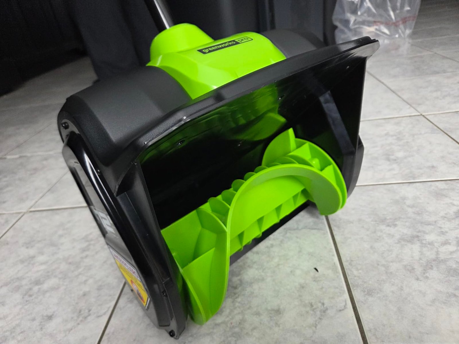 Greenworks 8 Amp 12-Inch Electric Corded Snow Shovel. 20ft Throwing Distance. 12 Wide & 6 Deep Clearing. 300Lbs/Min Snow Thrower Blower Removal Tool for Patio/Driveway/Steps/Sidewalk/Winter Storm photo review