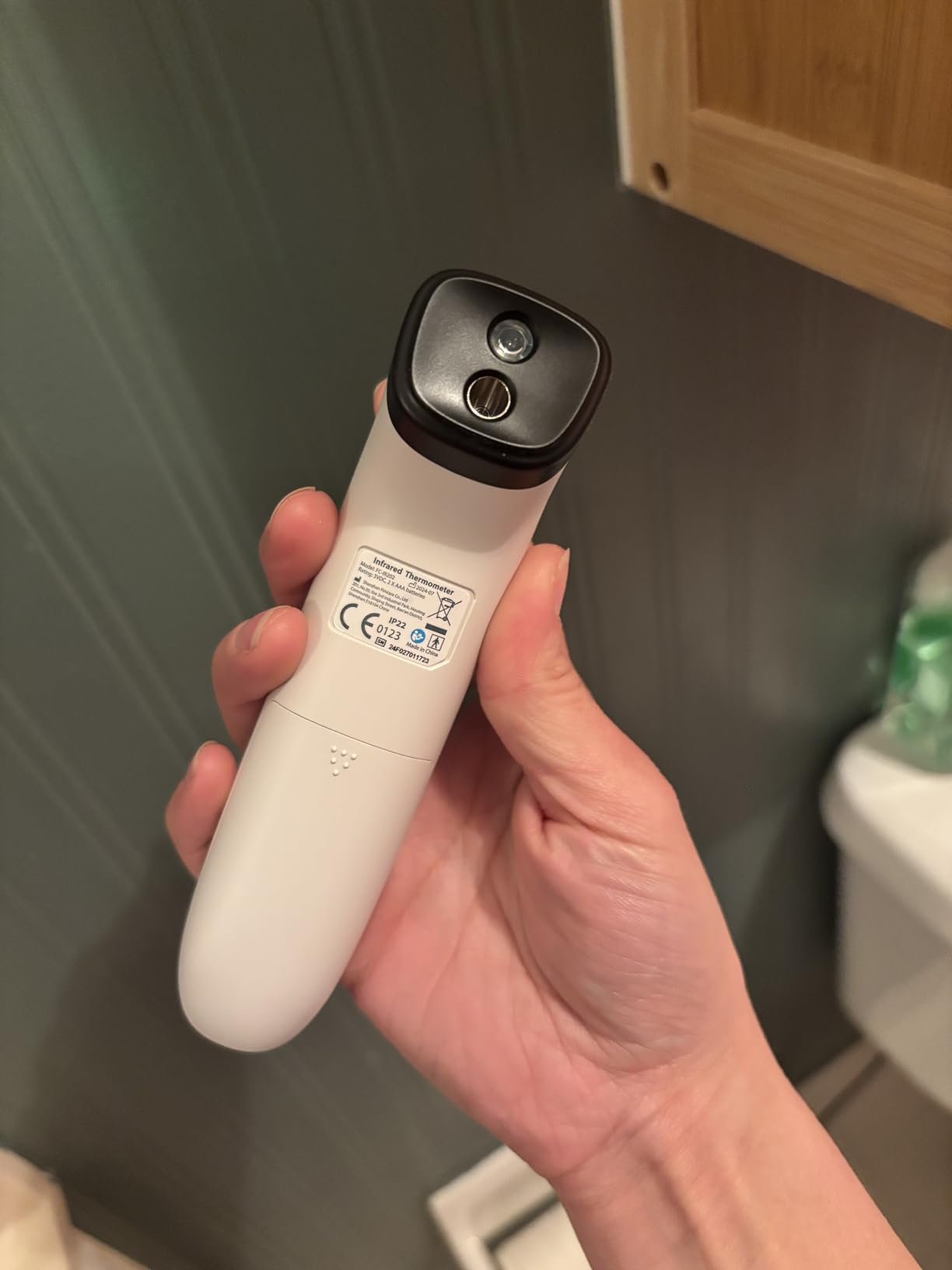 No-Touch Thermometer for Adults and Kids. Accurate Digital Baby Thermometer. Fever Alarm & Silent Mode. 2 in 1 Forehead & Object Mode photo review