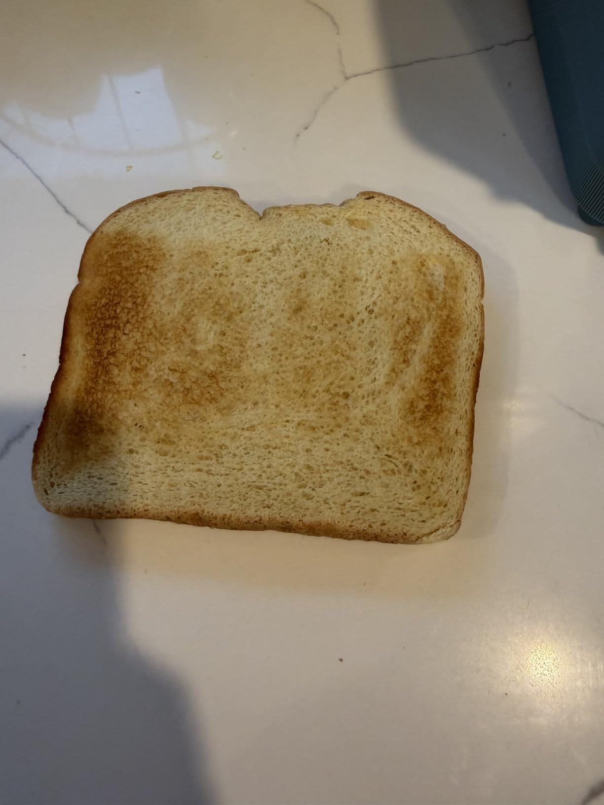bella 2 Slice Slim Toaster. Fits-anywhere™ Kitchenware. 6 Setting Shade Control with Reheat & Cancel Buttons. Fits sourdough. 10 Long Slot. Anti Jam & Auto Shutoff. 900 Watt. Oatmilk photo review