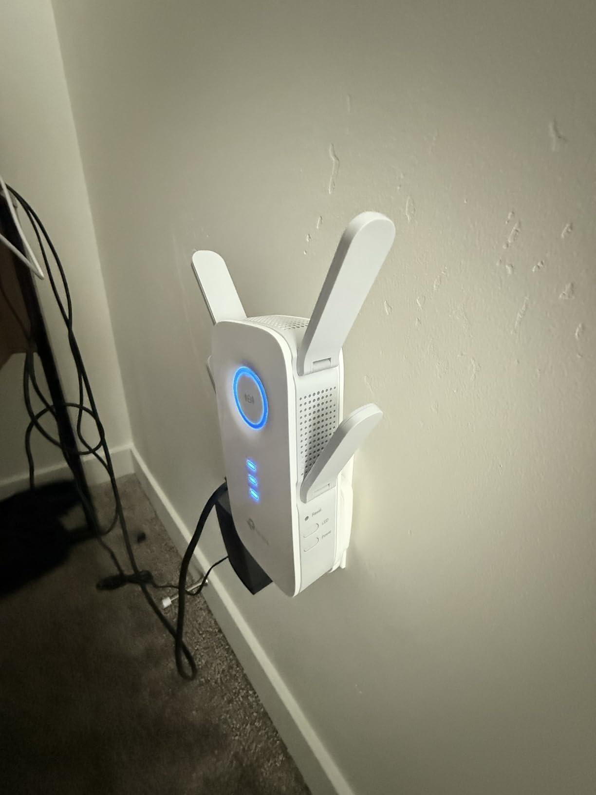 TP-Link WiFi Extender with Ethernet Port. Dual Band 5GHz/2.4GHz. Up to 44% More Bandwidth Than Single Band. Covers Up to 1200 Sq.ft and 30 Devices. Signal Booster Amplifier Supports OneMesh(RE220) photo review