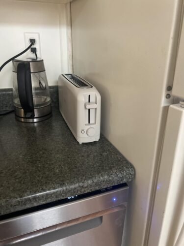 bella 2 Slice Slim Toaster. Fits-anywhere™ Kitchenware. 6 Setting Shade Control with Reheat & Cancel Buttons. Fits sourdough. 10 Long Slot. Anti Jam & Auto Shutoff. 900 Watt. Oatmilk photo review