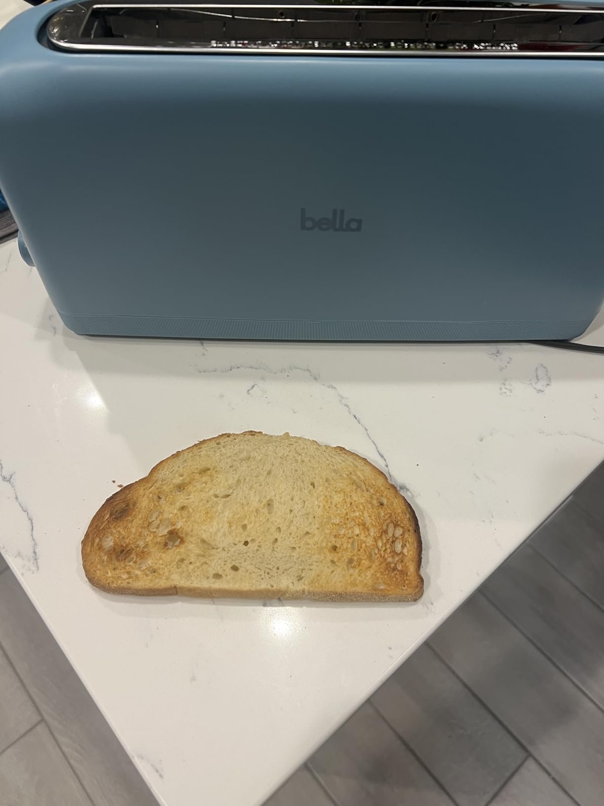 bella 2 Slice Slim Toaster. Fits-anywhere™ Kitchenware. 6 Setting Shade Control with Reheat & Cancel Buttons. Fits sourdough. 10 Long Slot. Anti Jam & Auto Shutoff. 900 Watt. Oatmilk photo review