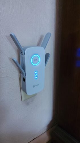 TP-Link WiFi Extender with Ethernet Port. Dual Band 5GHz/2.4GHz. Up to 44% More Bandwidth Than Single Band. Covers Up to 1200 Sq.ft and 30 Devices. Signal Booster Amplifier Supports OneMesh(RE220) photo review