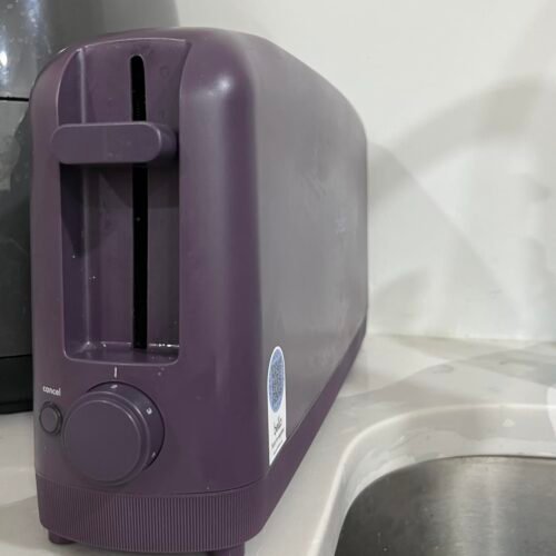 bella 2 Slice Slim Toaster. Fits-anywhere™ Kitchenware. 6 Setting Shade Control with Reheat & Cancel Buttons. Fits sourdough. 10 Long Slot. Anti Jam & Auto Shutoff. 900 Watt. Oatmilk photo review
