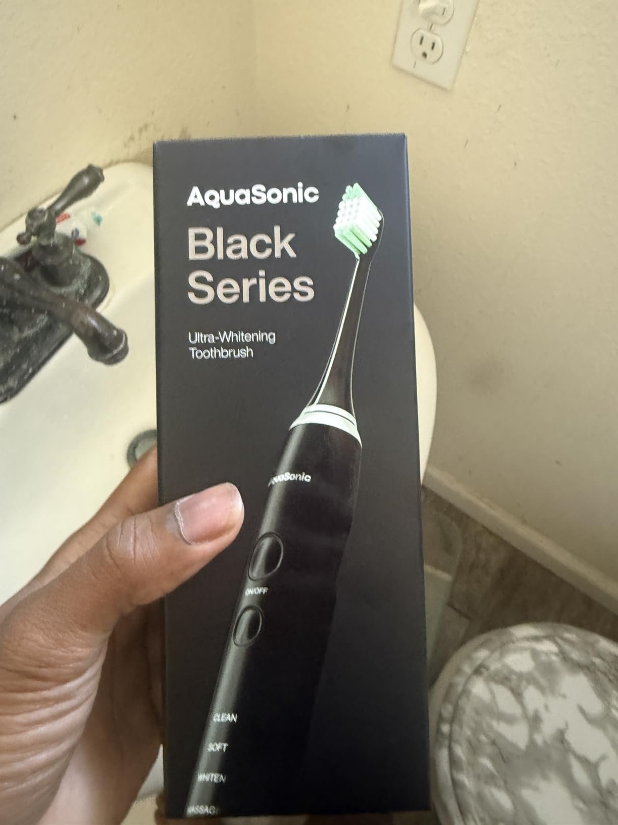 Aquasonic Black Series Ultra Whitening Toothbrush – ADA Accepted Electric Toothbrush- 8 Brush Heads & Travel Case – 40.000 VPM Electric Motor & Wireless Charging - 4 Modes w Smart Timer photo review