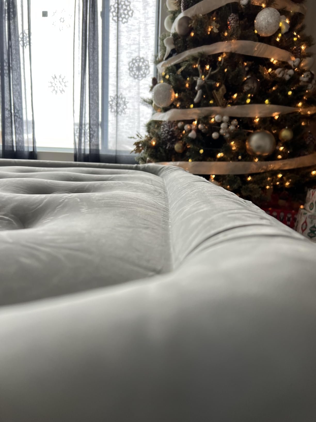 Queen Air Mattress with Built-in Pump. 18 Raised Blow Up Mattress. 800 lbs Max Honeycomb Air Bed. 48Hr Leak-Proof Test. 3min Inflatable Mattress for Home. Guests. Camping. Colchones inflables photo review