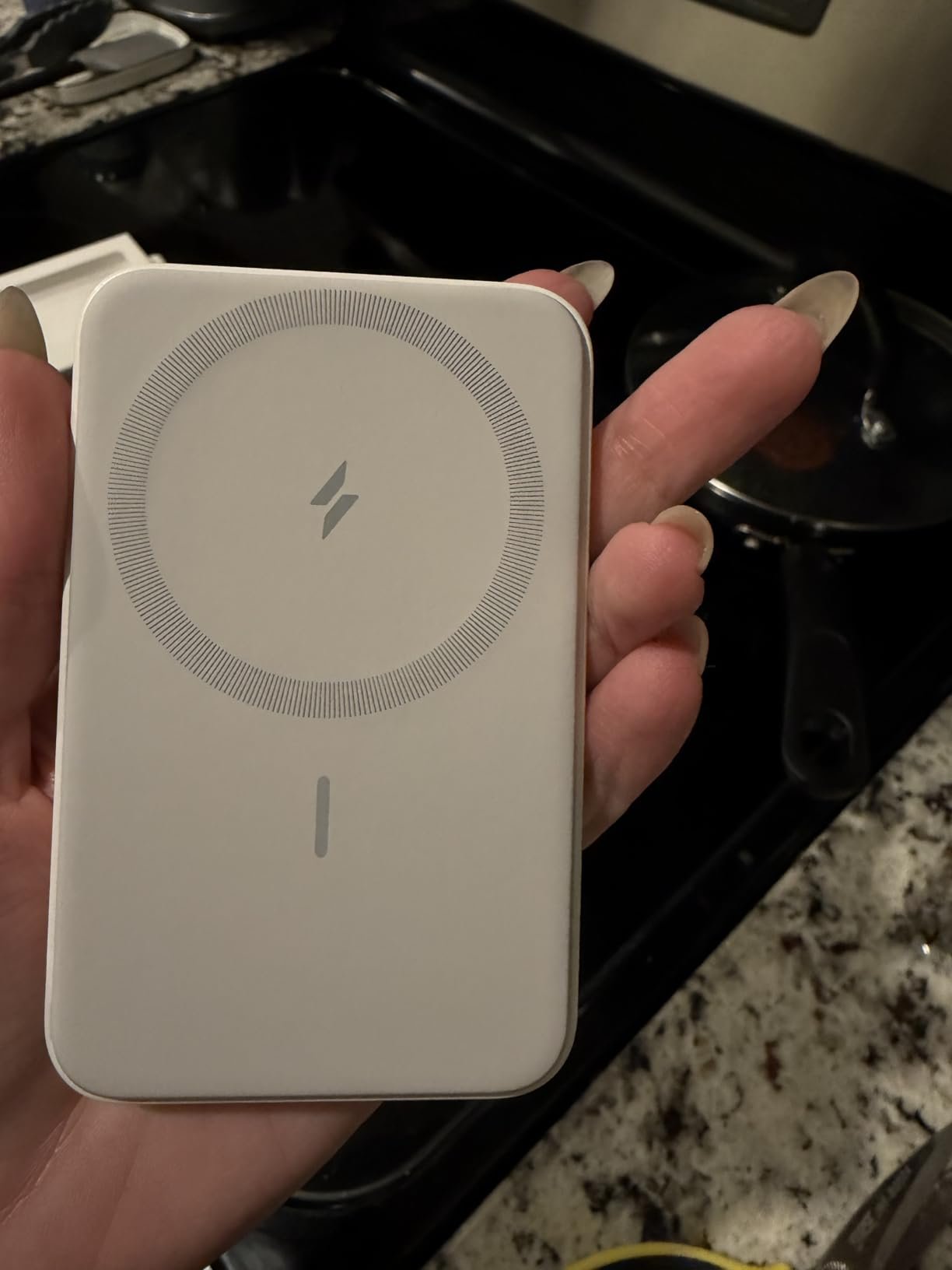 Anker 621 Magnetic Portable Charger (MagGo). 5.000mAh Wireless Power Bank with USB-C Cable. Magsafe-Compatible Battery Pack for iPhone 16/15/14/13/12 Series photo review