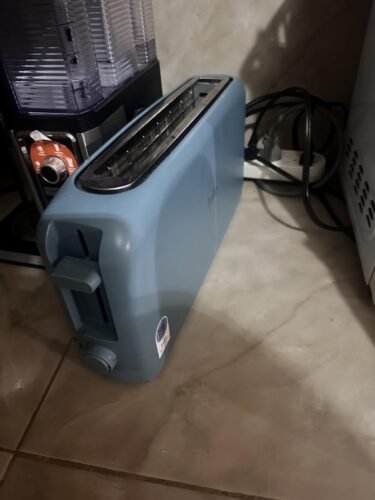 bella 2 Slice Slim Toaster. Fits-anywhere™ Kitchenware. 6 Setting Shade Control with Reheat & Cancel Buttons. Fits sourdough. 10 Long Slot. Anti Jam & Auto Shutoff. 900 Watt. Oatmilk photo review