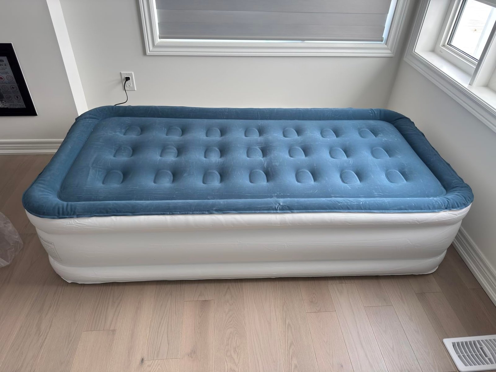 Queen Air Mattress with Built-in Pump. 18 Raised Blow Up Mattress. 800 lbs Max Honeycomb Air Bed. 48Hr Leak-Proof Test. 3min Inflatable Mattress for Home. Guests. Camping. Colchones inflables photo review