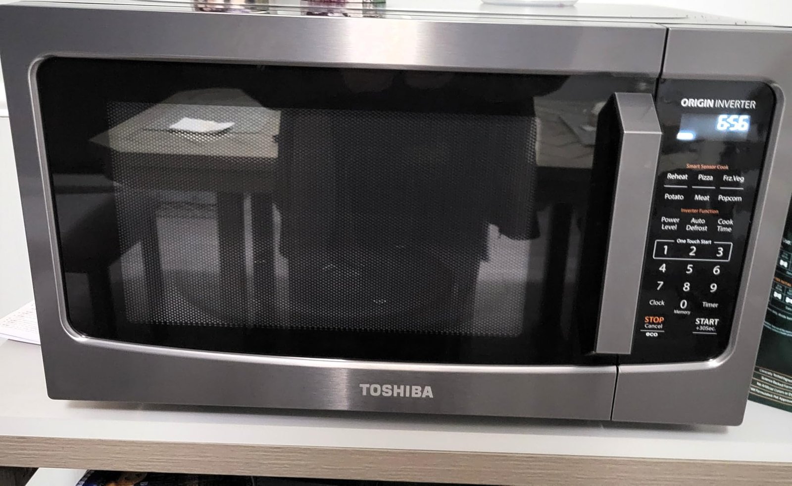 TOSHIBA EM131A5C-BS Countertop Microwave Ovens 1.2 Cu Ft. 12.4 Removable Turntable Smart Humidity Sensor 12 Auto Menus Mute Function ECO Mode Easy Clean Interior Black Color 1000W photo review
