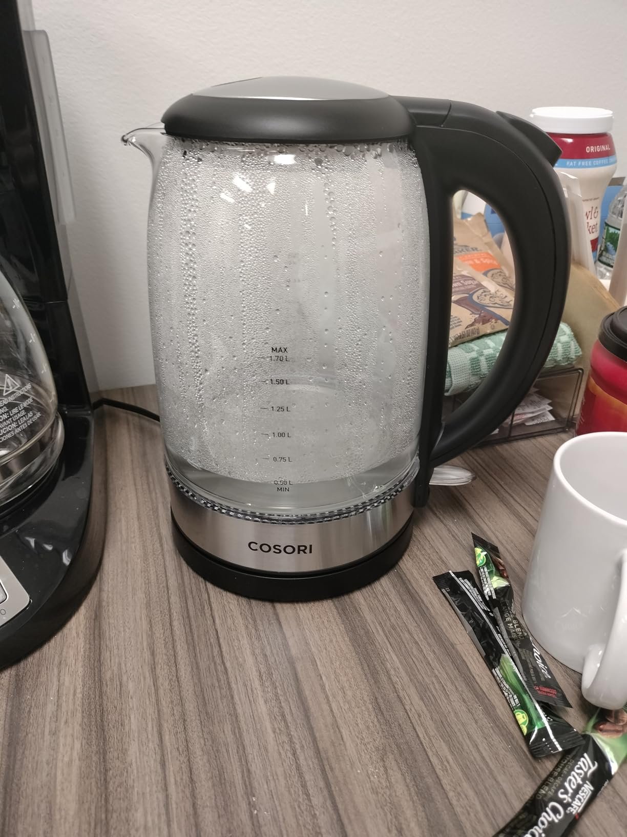 Cosori Electric Kettle. No Plastic Contact With Water. Wide Mouth For Easy Cleaning. Auto Shut Off. 1.7L Tea Kettle & Hot Water Boiler. Water Heater & Teapot. Borosilicate Glass. Black. 1500W photo review