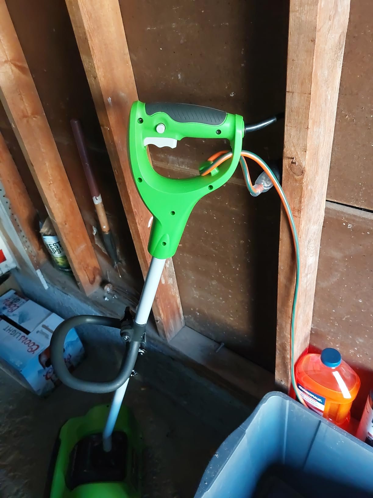 Greenworks 8 Amp 12-Inch Electric Corded Snow Shovel. 20ft Throwing Distance. 12 Wide & 6 Deep Clearing. 300Lbs/Min Snow Thrower Blower Removal Tool for Patio/Driveway/Steps/Sidewalk/Winter Storm photo review