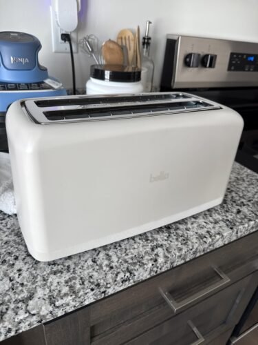bella 2 Slice Slim Toaster. Fits-anywhere™ Kitchenware. 6 Setting Shade Control with Reheat & Cancel Buttons. Fits sourdough. 10 Long Slot. Anti Jam & Auto Shutoff. 900 Watt. Oatmilk photo review