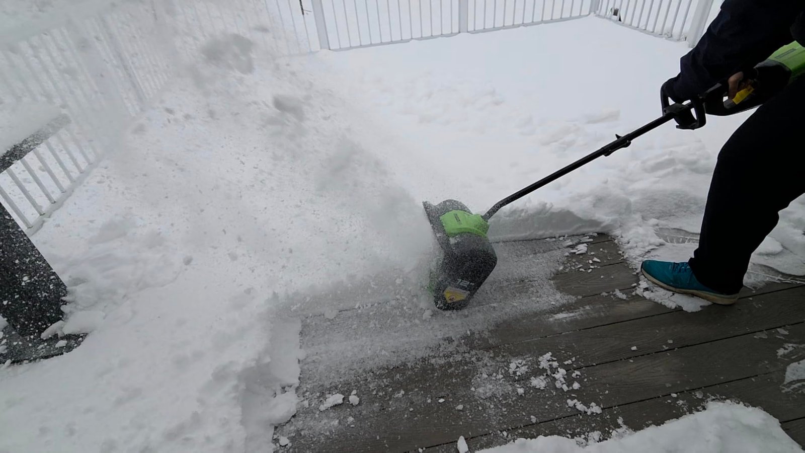 Greenworks 8 Amp 12-Inch Electric Corded Snow Shovel. 20ft Throwing Distance. 12 Wide & 6 Deep Clearing. 300Lbs/Min Snow Thrower Blower Removal Tool for Patio/Driveway/Steps/Sidewalk/Winter Storm photo review