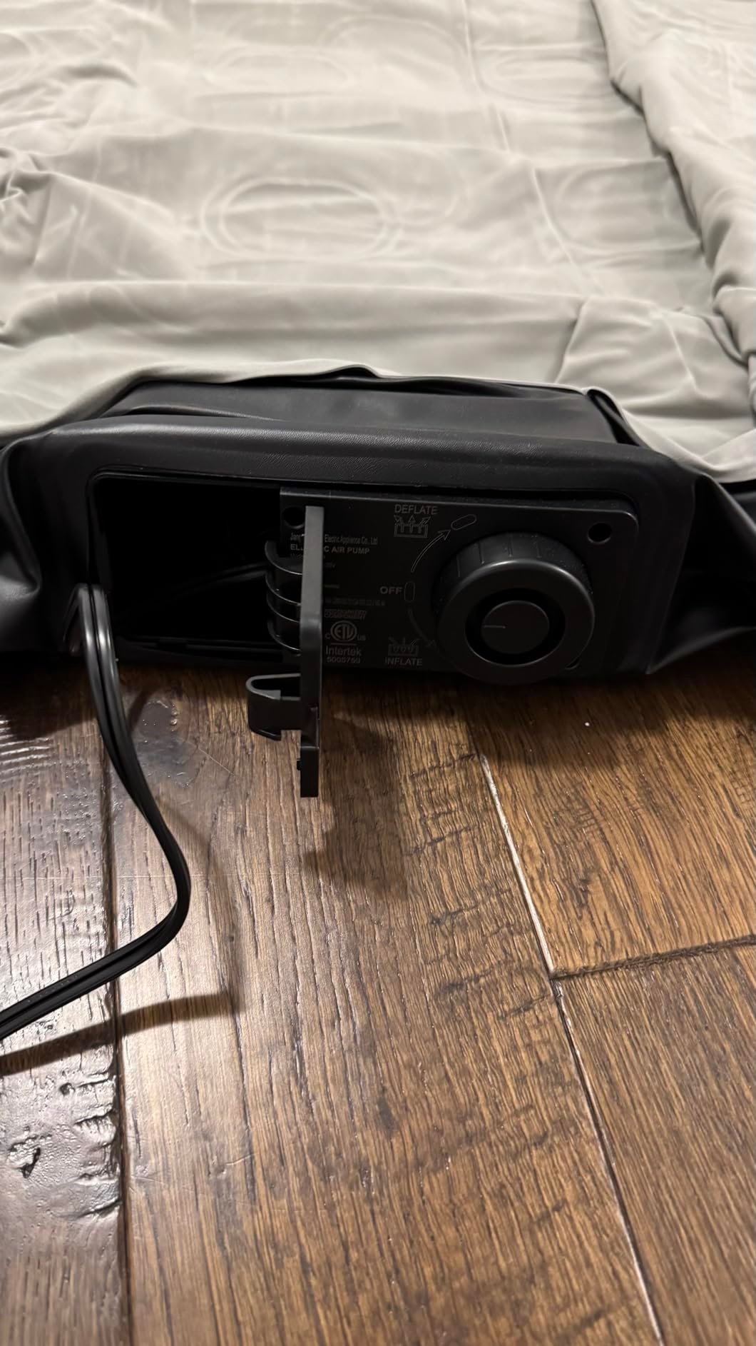 Queen Air Mattress with Built-in Pump. 18 Raised Blow Up Mattress. 800 lbs Max Honeycomb Air Bed. 48Hr Leak-Proof Test. 3min Inflatable Mattress for Home. Guests. Camping. Colchones inflables photo review