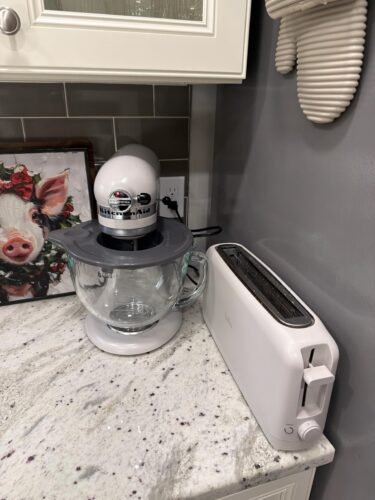 bella 2 Slice Slim Toaster. Fits-anywhere™ Kitchenware. 6 Setting Shade Control with Reheat & Cancel Buttons. Fits sourdough. 10 Long Slot. Anti Jam & Auto Shutoff. 900 Watt. Oatmilk photo review