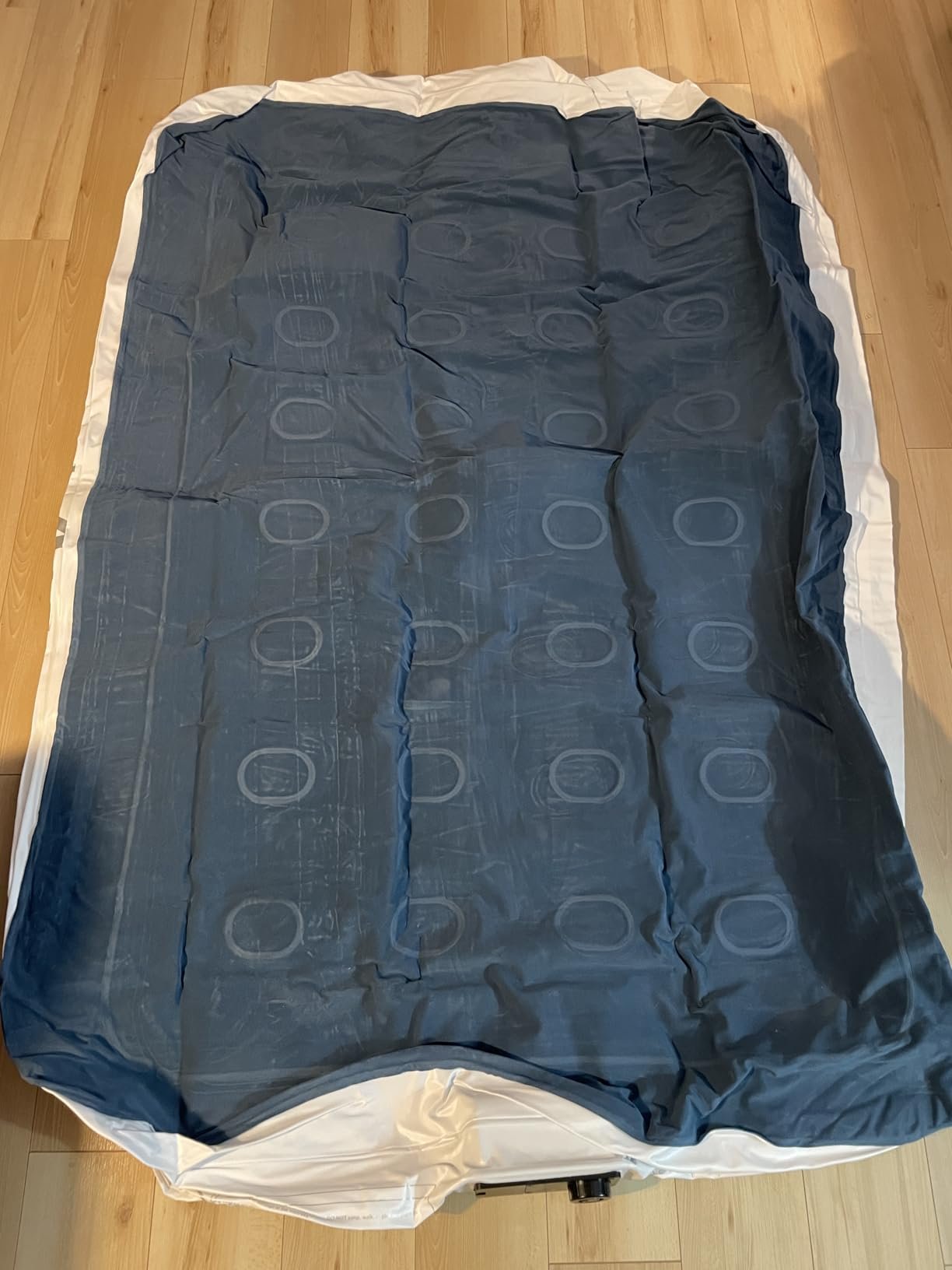 Queen Air Mattress with Built-in Pump. 18 Raised Blow Up Mattress. 800 lbs Max Honeycomb Air Bed. 48Hr Leak-Proof Test. 3min Inflatable Mattress for Home. Guests. Camping. Colchones inflables photo review