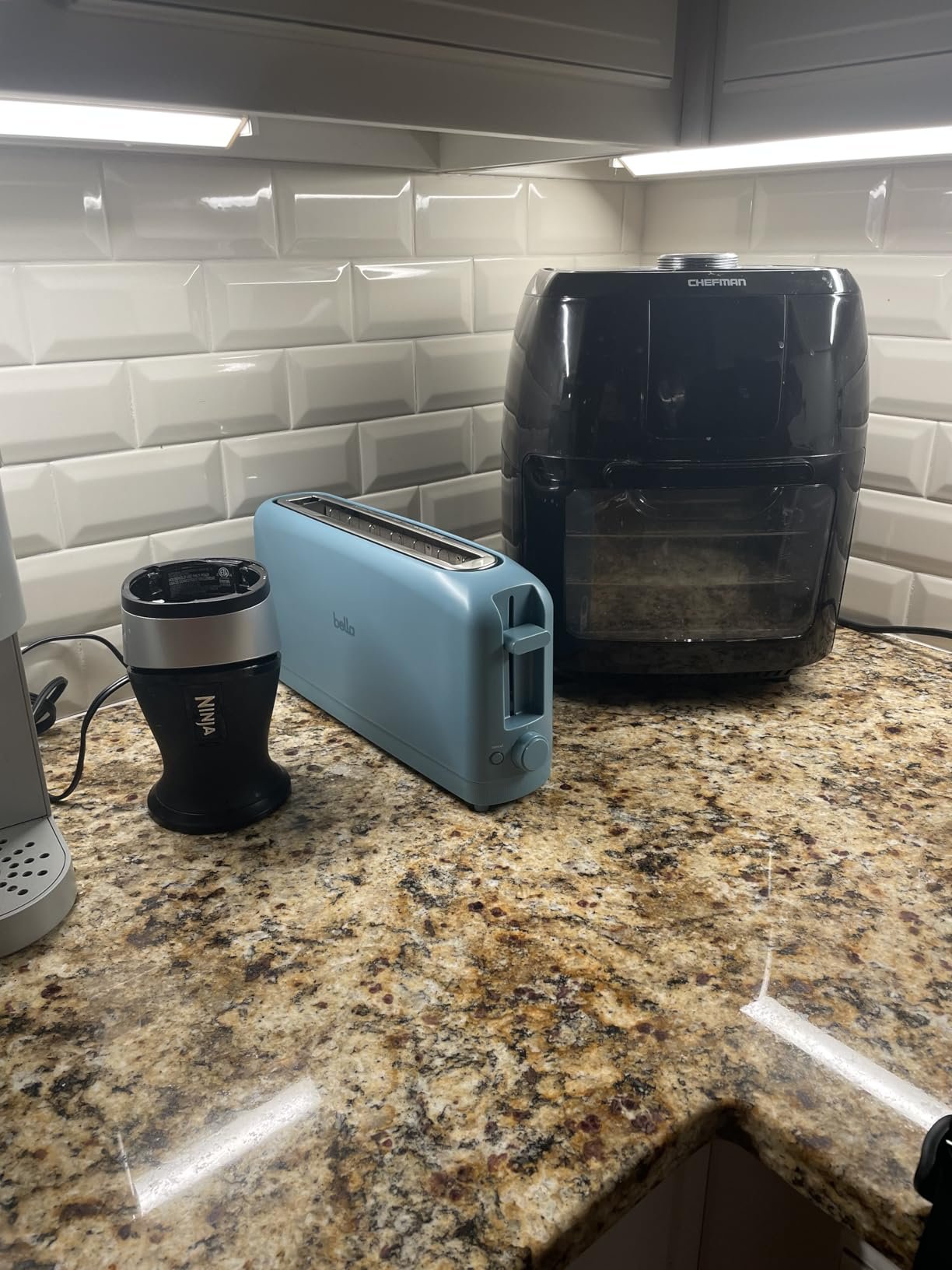 bella 2 Slice Slim Toaster. Fits-anywhere™ Kitchenware. 6 Setting Shade Control with Reheat & Cancel Buttons. Fits sourdough. 10 Long Slot. Anti Jam & Auto Shutoff. 900 Watt. Oatmilk photo review