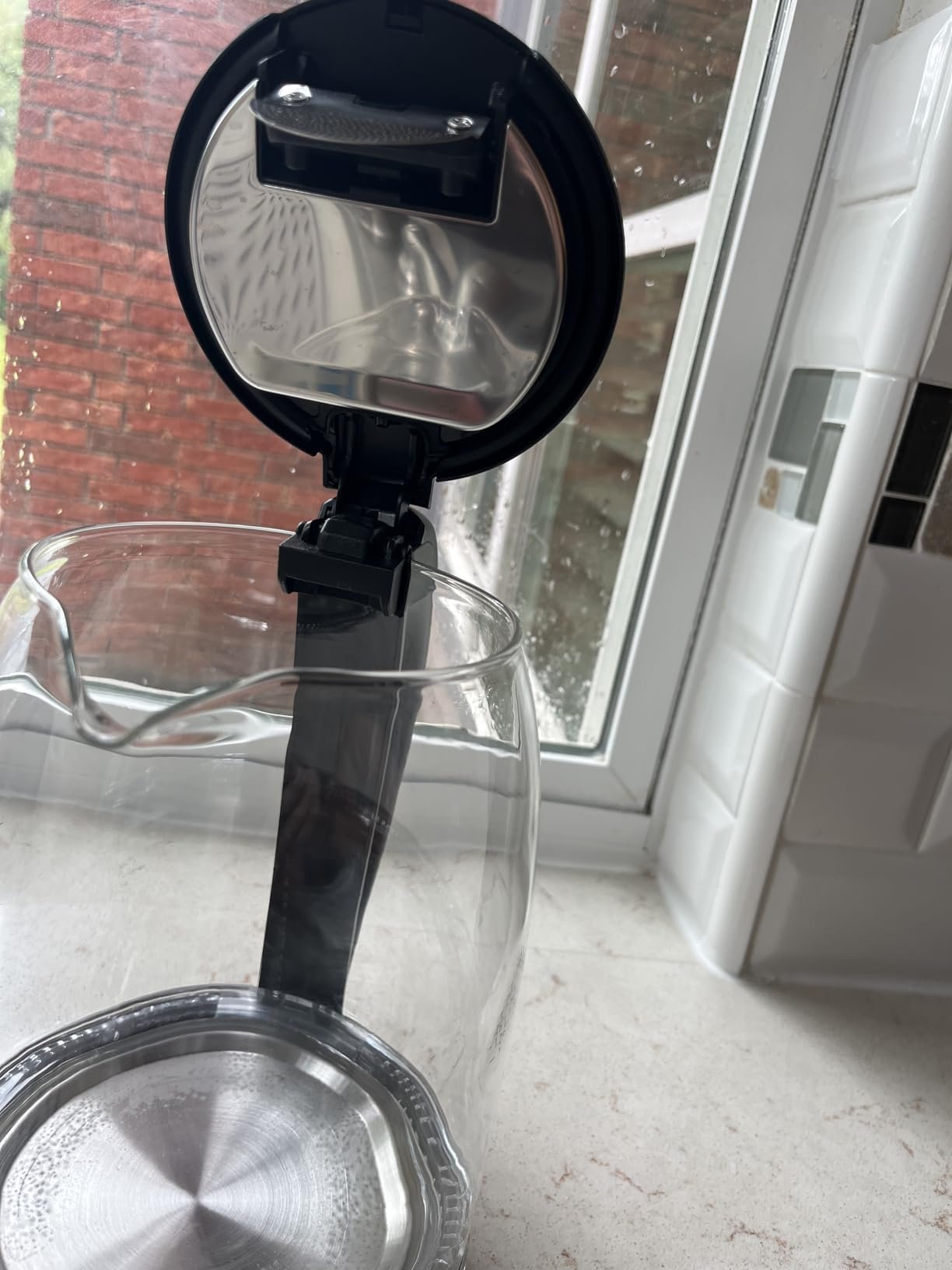 Cosori Electric Kettle. No Plastic Contact With Water. Wide Mouth For Easy Cleaning. Auto Shut Off. 1.7L Tea Kettle & Hot Water Boiler. Water Heater & Teapot. Borosilicate Glass. Black. 1500W photo review