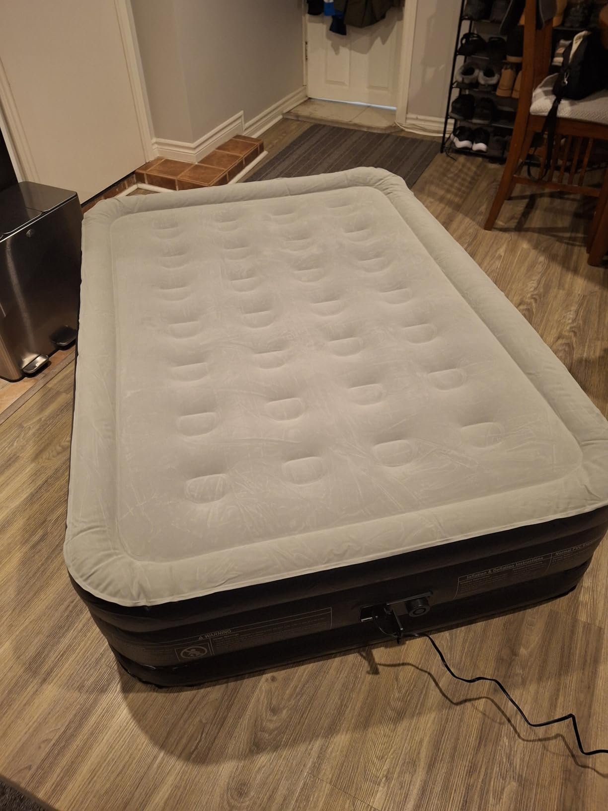 Queen Air Mattress with Built-in Pump. 18 Raised Blow Up Mattress. 800 lbs Max Honeycomb Air Bed. 48Hr Leak-Proof Test. 3min Inflatable Mattress for Home. Guests. Camping. Colchones inflables photo review