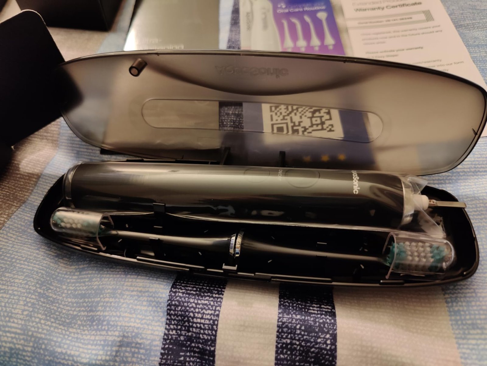 Aquasonic Black Series Ultra Whitening Toothbrush – ADA Accepted Electric Toothbrush- 8 Brush Heads & Travel Case – 40.000 VPM Electric Motor & Wireless Charging - 4 Modes w Smart Timer photo review