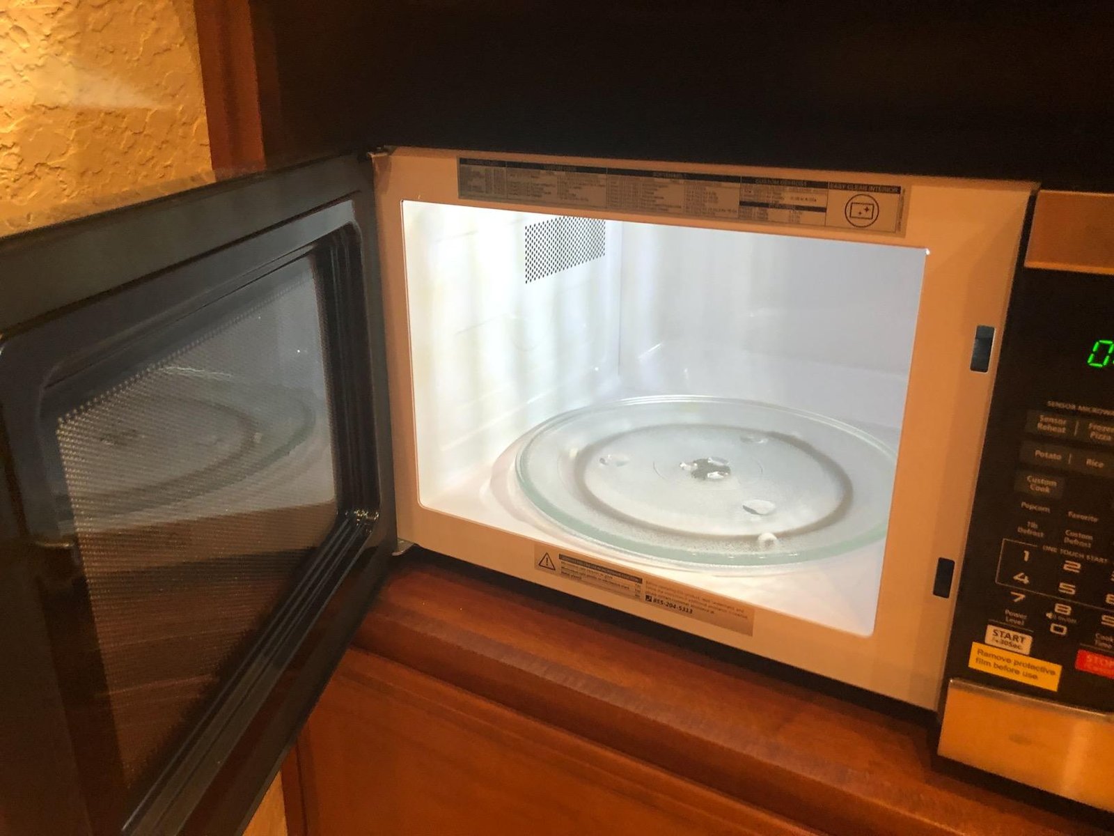 TOSHIBA EM131A5C-BS Countertop Microwave Ovens 1.2 Cu Ft. 12.4 Removable Turntable Smart Humidity Sensor 12 Auto Menus Mute Function ECO Mode Easy Clean Interior Black Color 1000W photo review