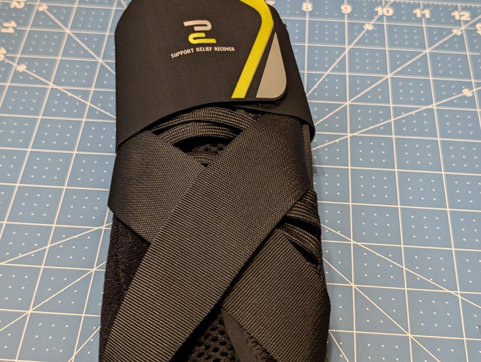 Quick Lace Up Ankle Brace with Side Stabilizing Pads. Slim Fit Ankle Support Brace. Adjustable & Breathable Ankle Support for Men Women. Ankle Stabilizer for Sprain.Injury Recovery.Sports.XL photo review