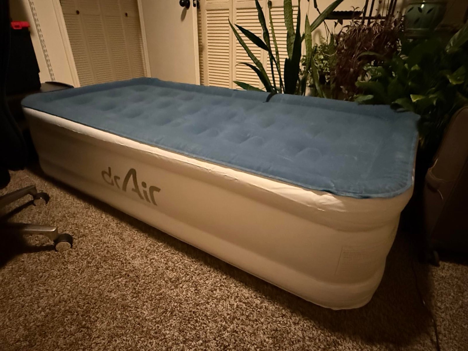 Queen Air Mattress with Built-in Pump. 18 Raised Blow Up Mattress. 800 lbs Max Honeycomb Air Bed. 48Hr Leak-Proof Test. 3min Inflatable Mattress for Home. Guests. Camping. Colchones inflables photo review