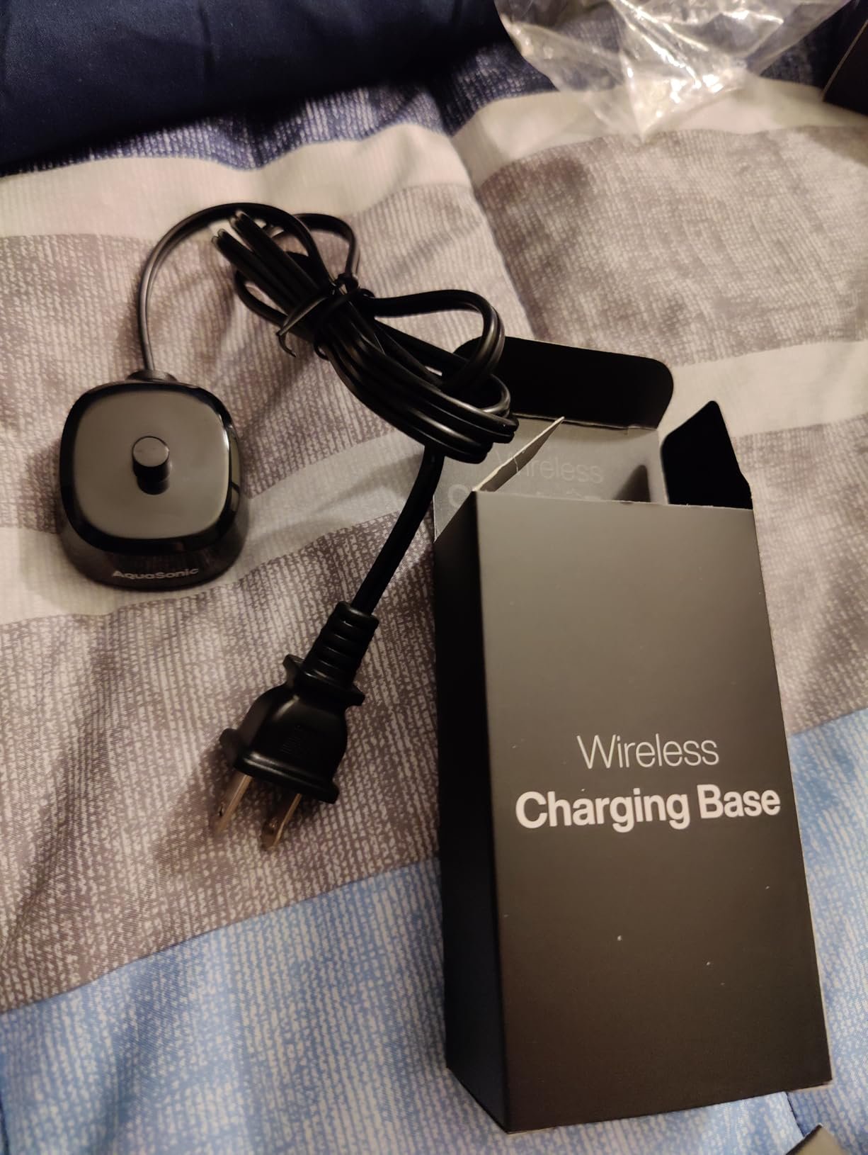 Aquasonic Black Series Ultra Whitening Toothbrush – ADA Accepted Electric Toothbrush- 8 Brush Heads & Travel Case – 40.000 VPM Electric Motor & Wireless Charging - 4 Modes w Smart Timer photo review