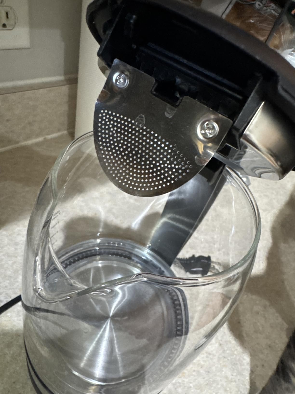 Cosori Electric Kettle. No Plastic Contact With Water. Wide Mouth For Easy Cleaning. Auto Shut Off. 1.7L Tea Kettle & Hot Water Boiler. Water Heater & Teapot. Borosilicate Glass. Black. 1500W photo review