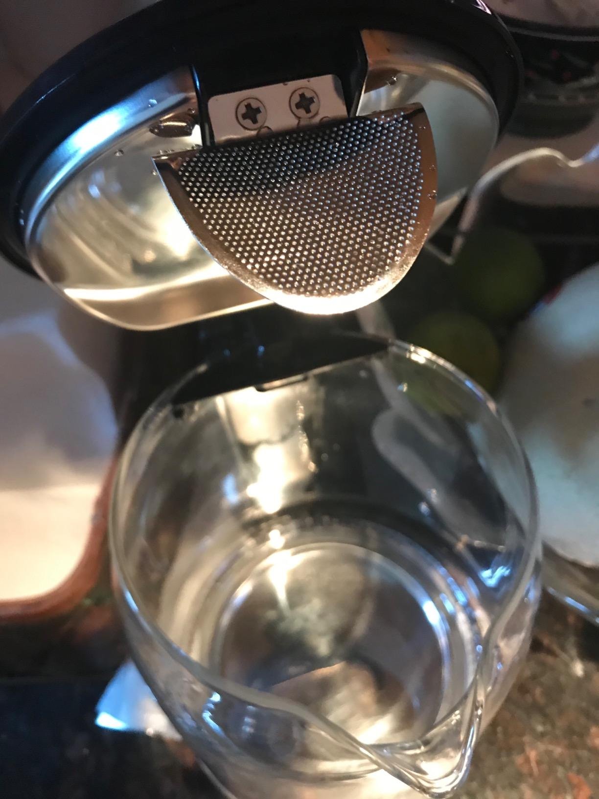 Cosori Electric Kettle. No Plastic Contact With Water. Wide Mouth For Easy Cleaning. Auto Shut Off. 1.7L Tea Kettle & Hot Water Boiler. Water Heater & Teapot. Borosilicate Glass. Black. 1500W photo review