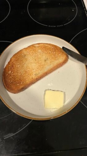 bella 2 Slice Slim Toaster. Fits-anywhere™ Kitchenware. 6 Setting Shade Control with Reheat & Cancel Buttons. Fits sourdough. 10 Long Slot. Anti Jam & Auto Shutoff. 900 Watt. Oatmilk photo review