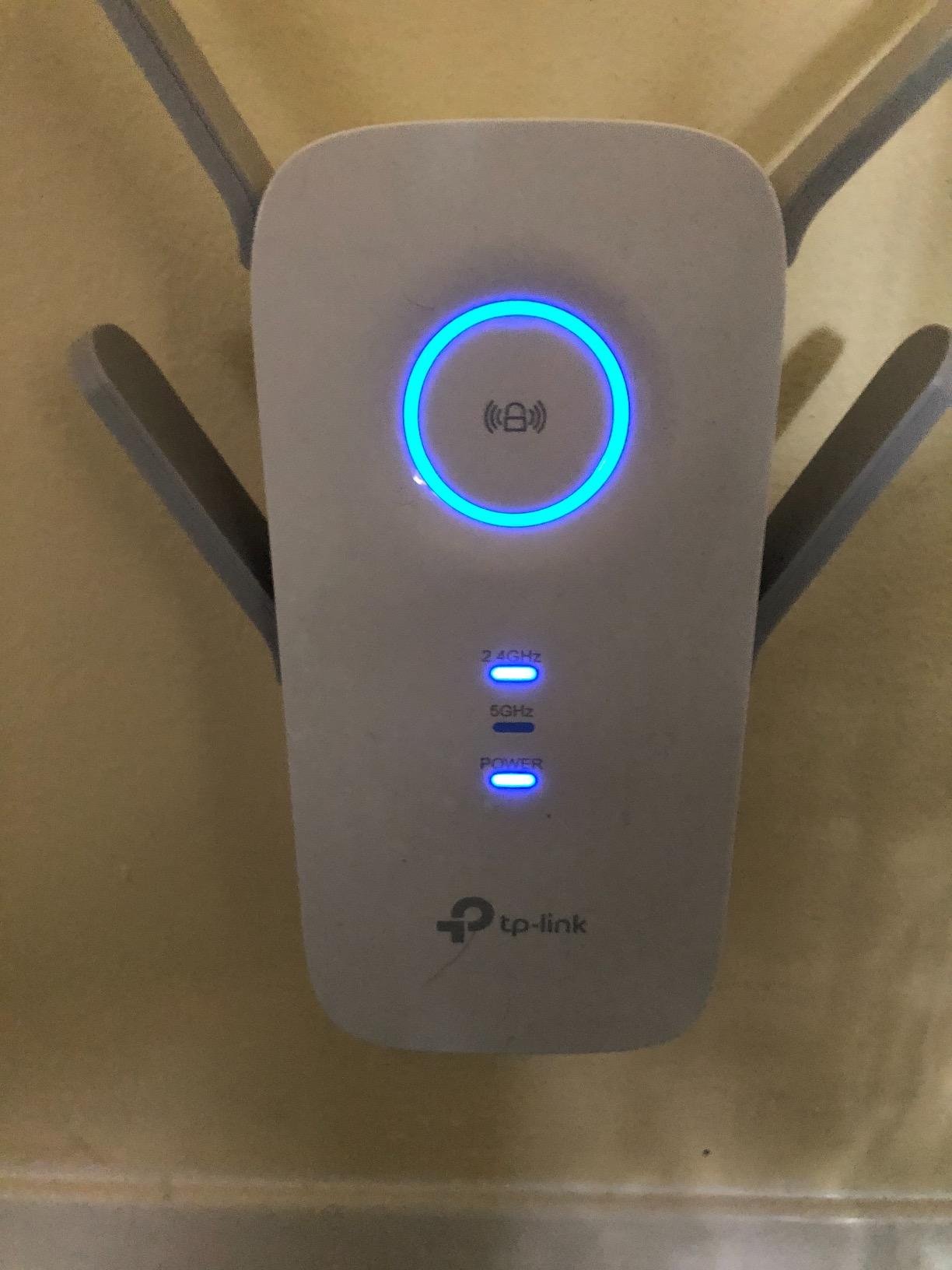 TP-Link WiFi Extender with Ethernet Port. Dual Band 5GHz/2.4GHz. Up to 44% More Bandwidth Than Single Band. Covers Up to 1200 Sq.ft and 30 Devices. Signal Booster Amplifier Supports OneMesh(RE220) photo review