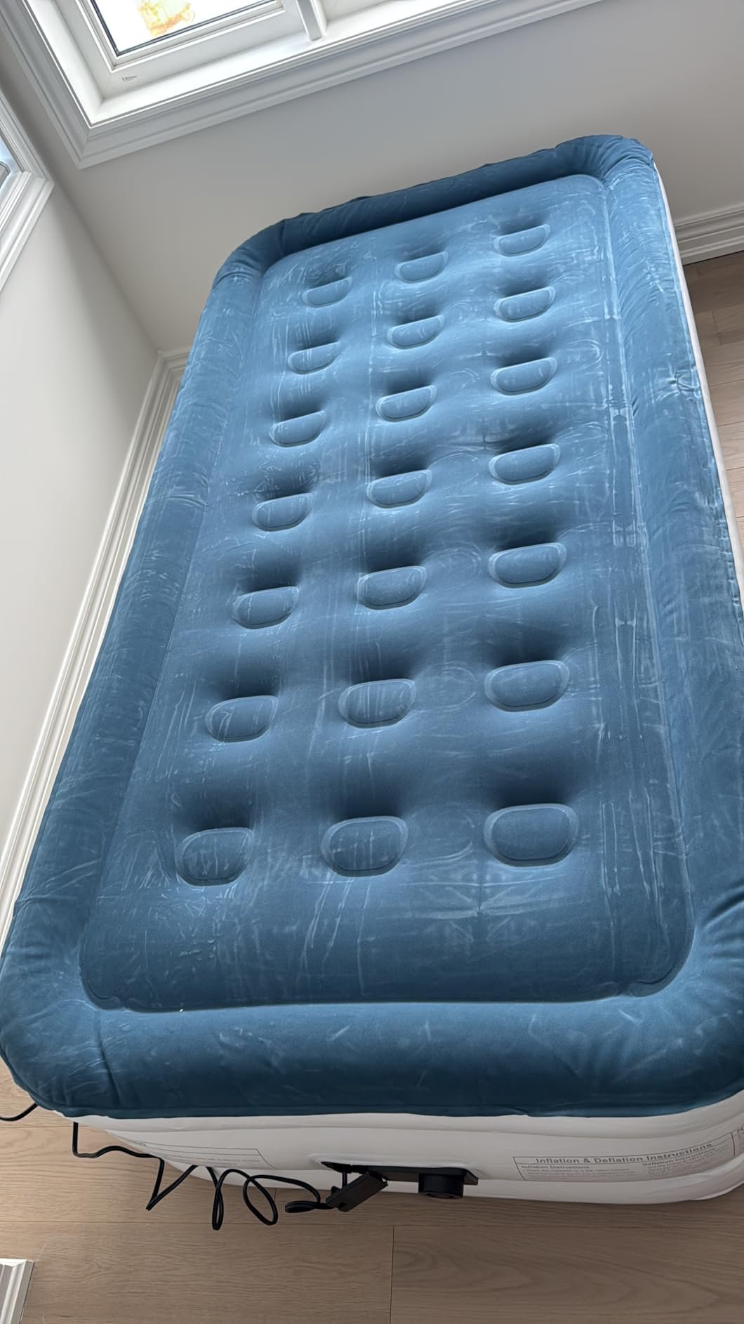 Queen Air Mattress with Built-in Pump. 18 Raised Blow Up Mattress. 800 lbs Max Honeycomb Air Bed. 48Hr Leak-Proof Test. 3min Inflatable Mattress for Home. Guests. Camping. Colchones inflables photo review