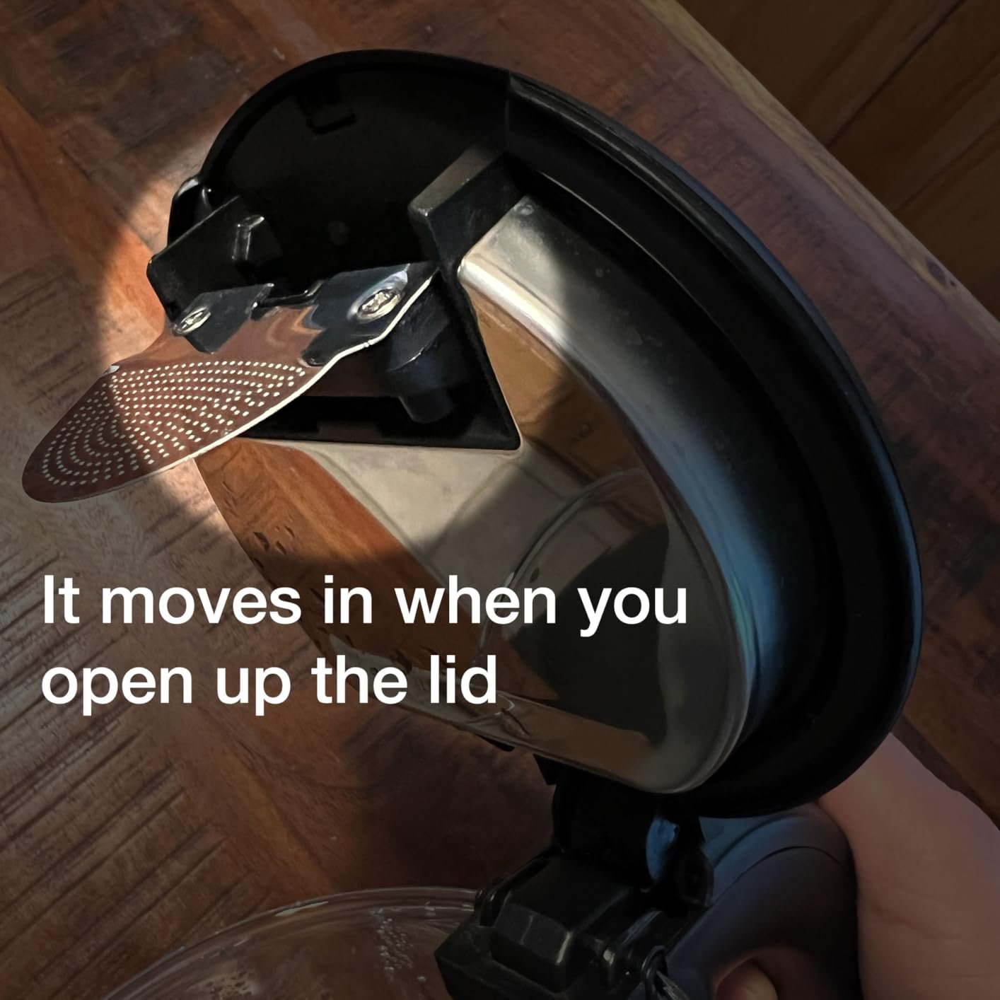 Cosori Electric Kettle. No Plastic Contact With Water. Wide Mouth For Easy Cleaning. Auto Shut Off. 1.7L Tea Kettle & Hot Water Boiler. Water Heater & Teapot. Borosilicate Glass. Black. 1500W photo review