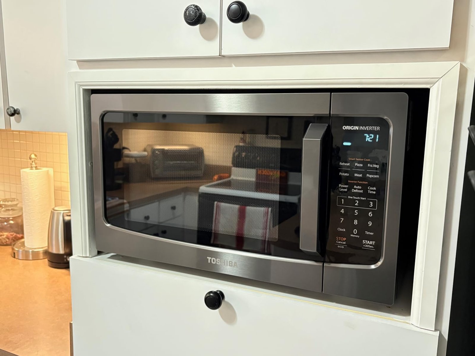 TOSHIBA EM131A5C-BS Countertop Microwave Ovens 1.2 Cu Ft. 12.4 Removable Turntable Smart Humidity Sensor 12 Auto Menus Mute Function ECO Mode Easy Clean Interior Black Color 1000W photo review