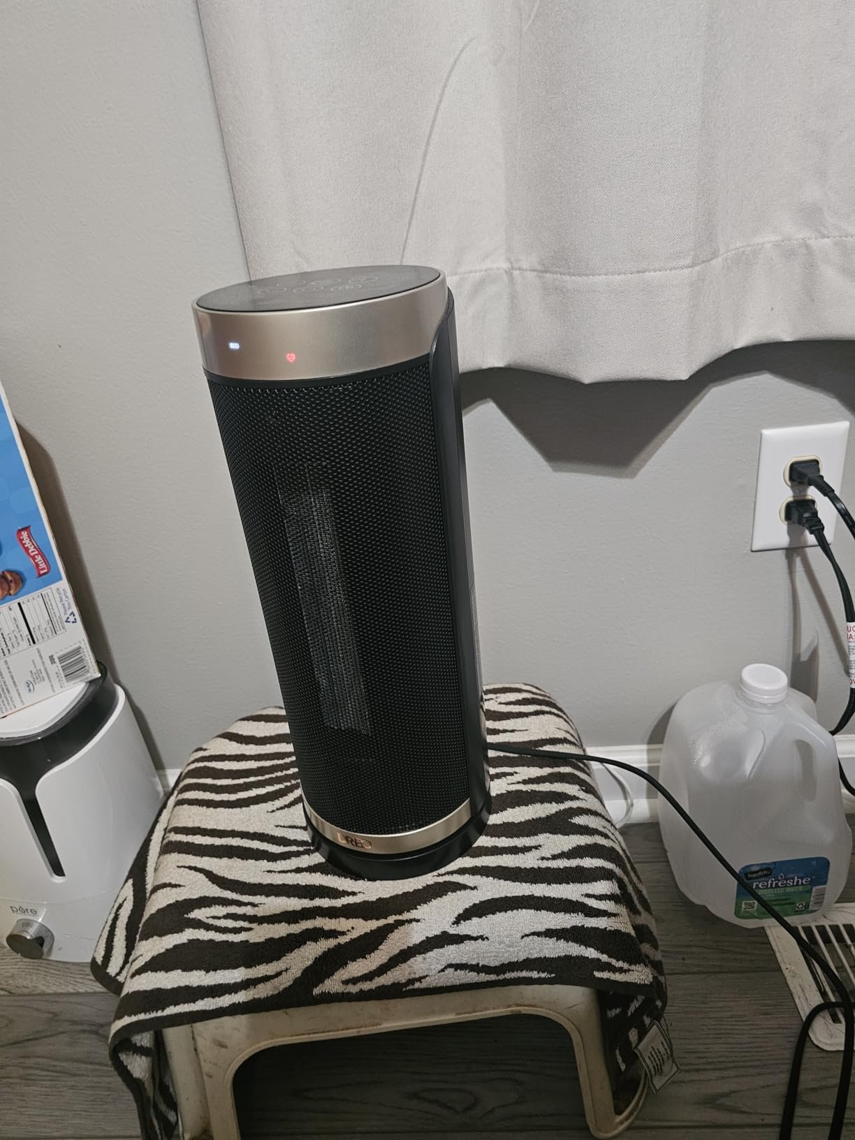 DREO Space Heater. 1500W Electric Heaters for Indoor Use with Thermostat. 70° Oscillation. 8 Safety Protections. 5 Modes. Remote. 12H Timer. Quiet Portable Heater for Office. Bedroom. Large Room photo review