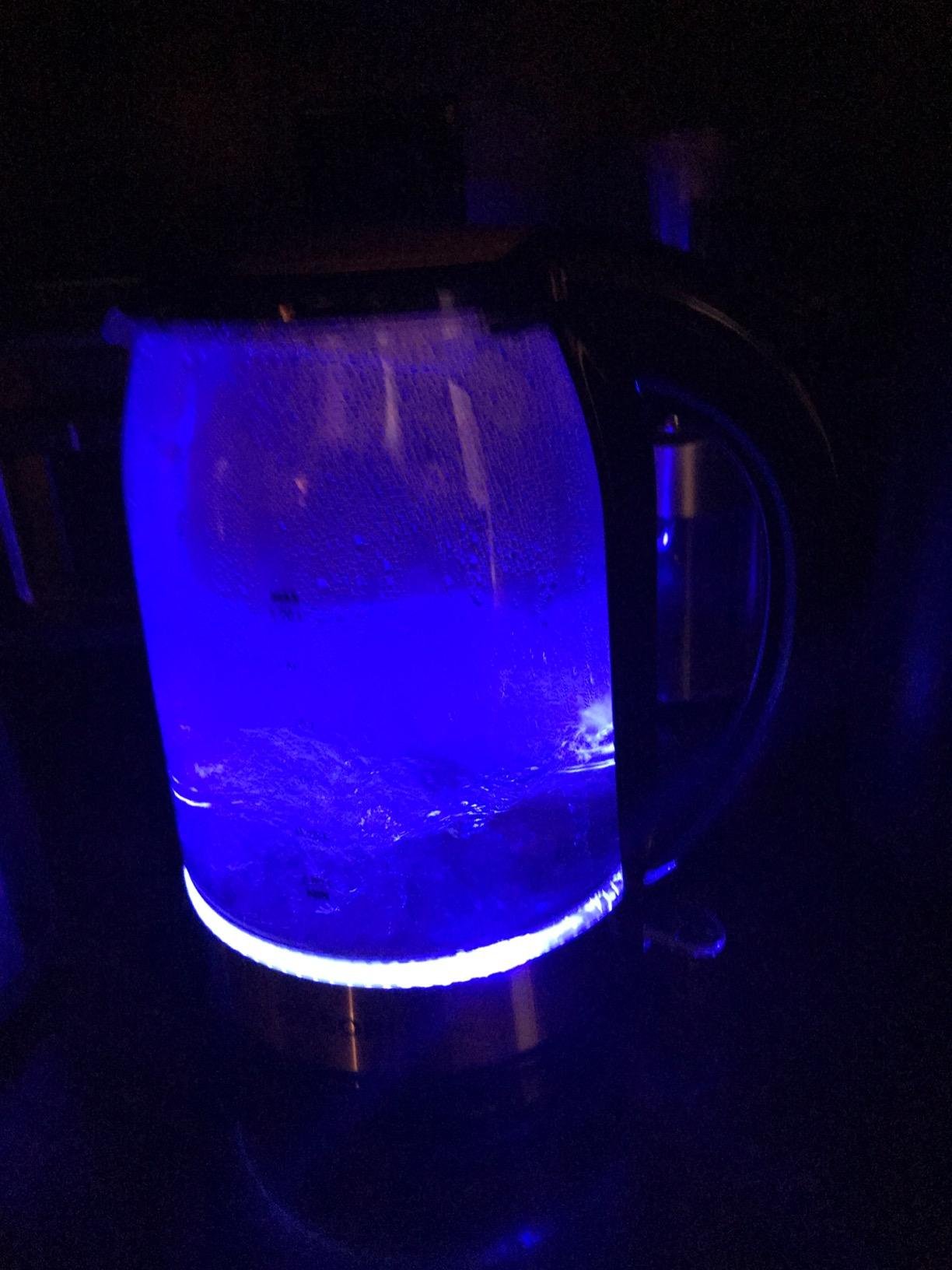 Cosori Electric Kettle. No Plastic Contact With Water. Wide Mouth For Easy Cleaning. Auto Shut Off. 1.7L Tea Kettle & Hot Water Boiler. Water Heater & Teapot. Borosilicate Glass. Black. 1500W photo review